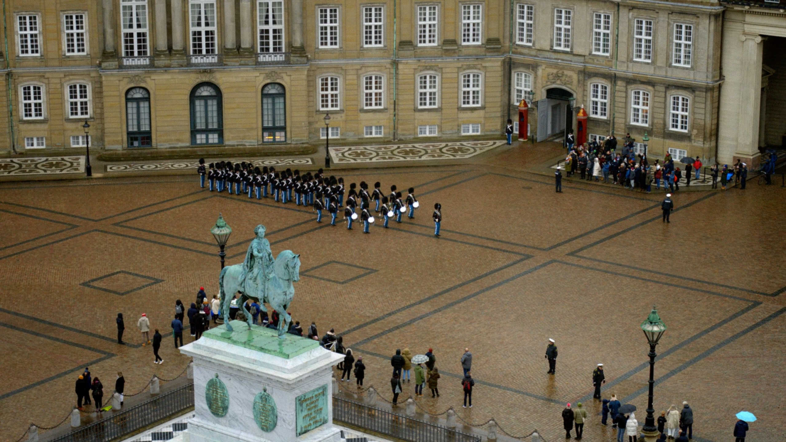 Amalienborg - National Geographic Channel - photo 1